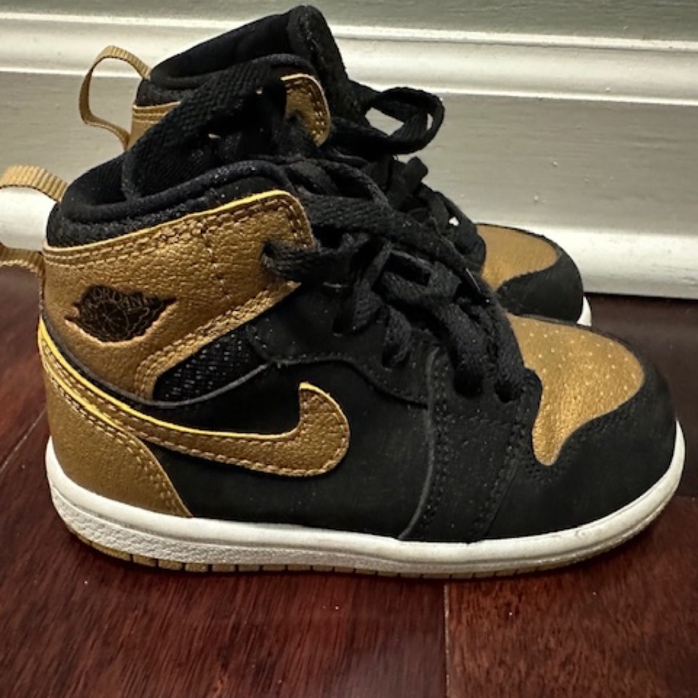 Nike Little Kid's Air Jordan- Black and Gold- Size 7C